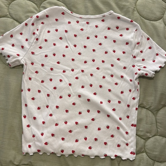 Hollister Must-Have Collection Strawberry Print Ribbed Baby Tee - Picture 5 of 5